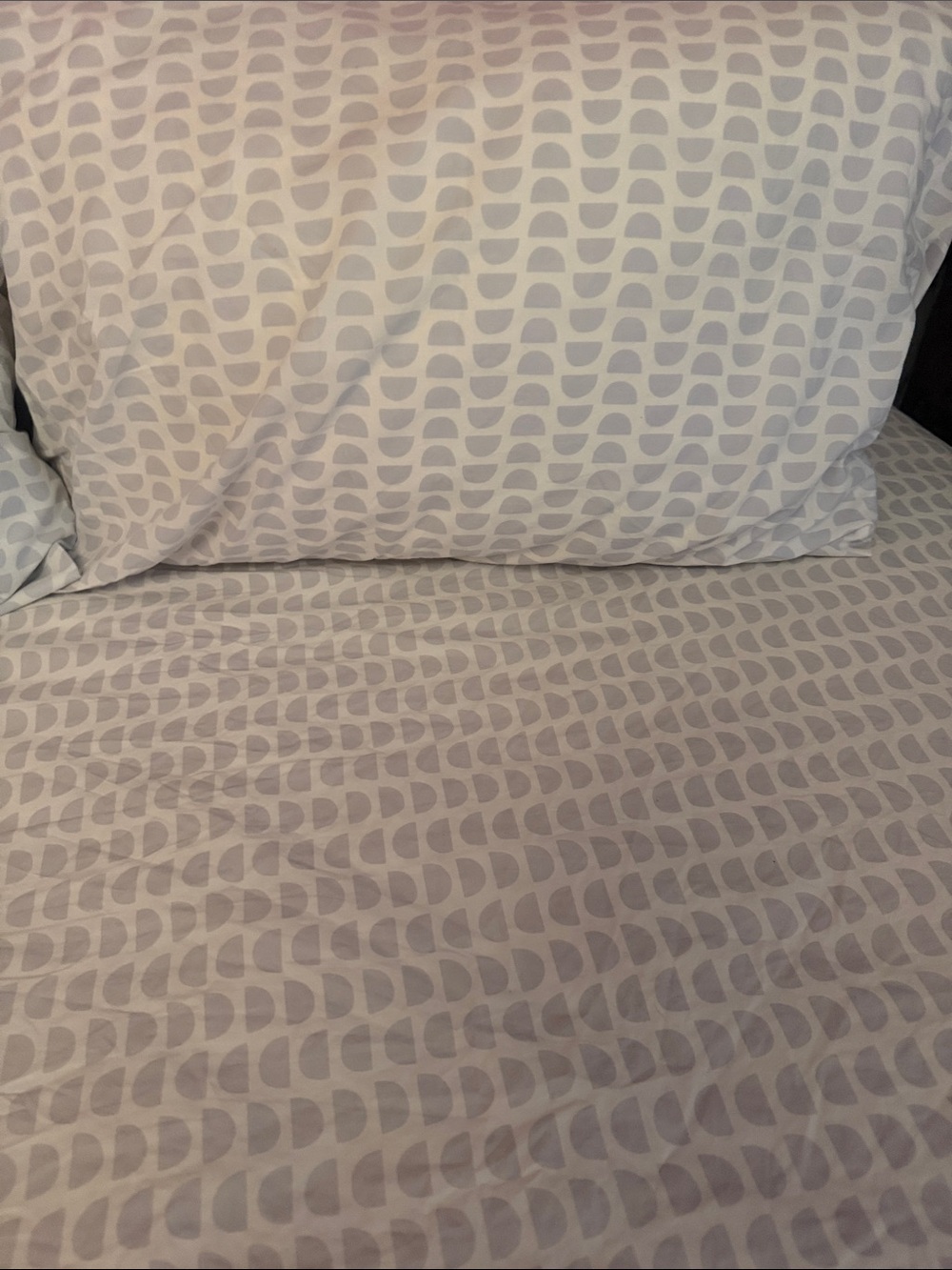 Serena & Lily Light Gray Half Moon-Print Twin Fitted Sheet and 2 Pillow Cases